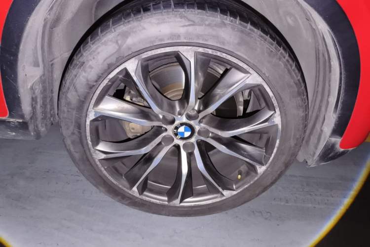 Used BMW X6 2017 xDrive35i Luxury Edition Right Front Wheel Hub