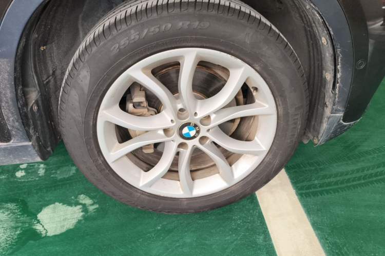 Used BMW X6 2017 xDrive28i Right Front Wheel Hub