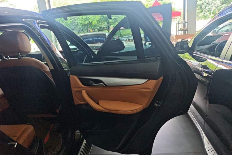 Used BMW X6 2017 xDrive35i M Sport Middle East Right Rear Door Interior