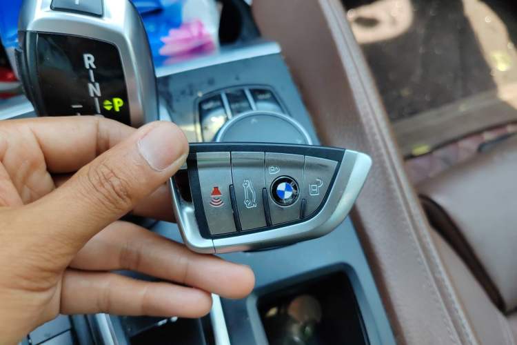Used BMW X6 2017 xDrive28i Vehicle Key