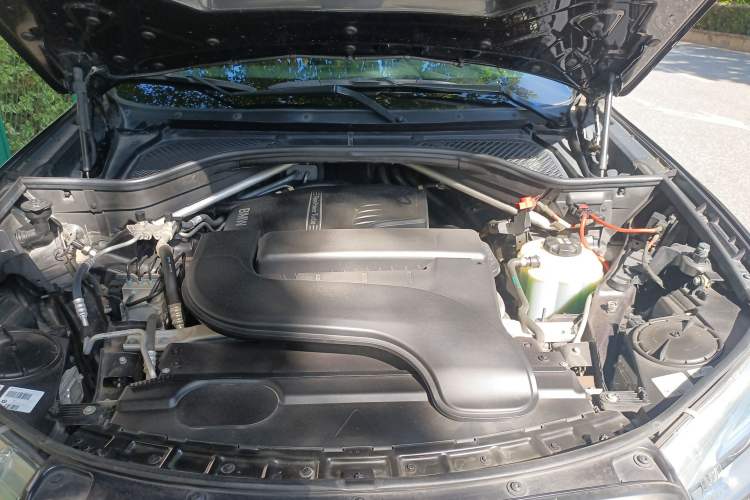 Used BMW X6 2017 xDrive28i Engine Bay