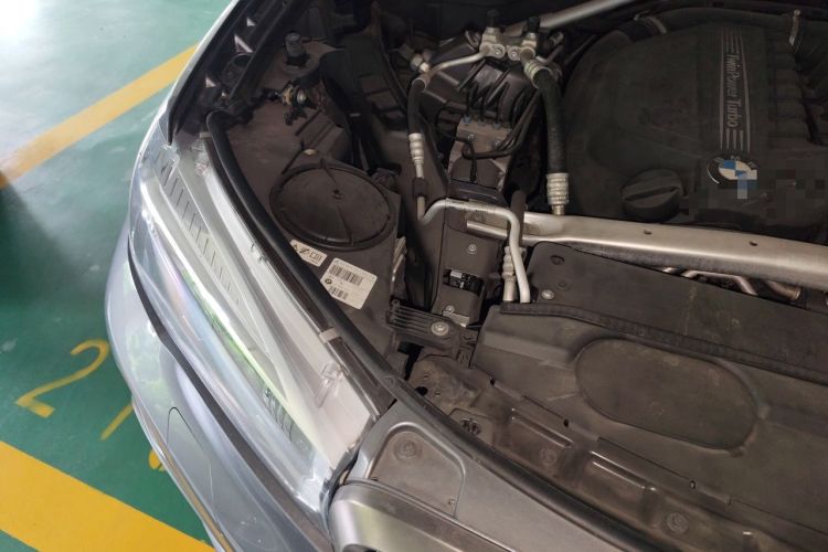 Used BMW X6 2017 xDrive35i U.S. specification Engine Bay Right