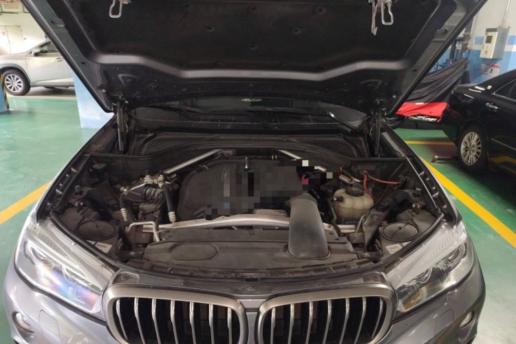 Used BMW X6 2017 xDrive35i U.S. specification Engine Bay