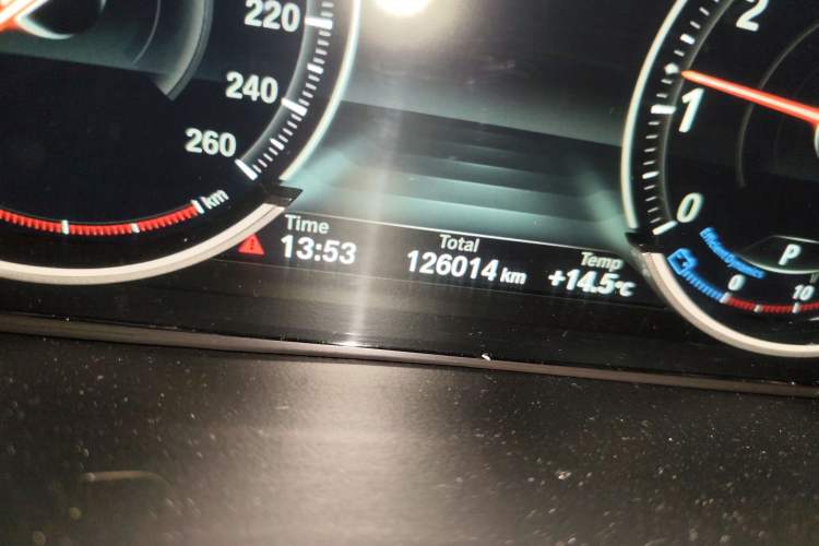Used BMW X6 2017 xDrive35i Leading Model Odometer Close Up
