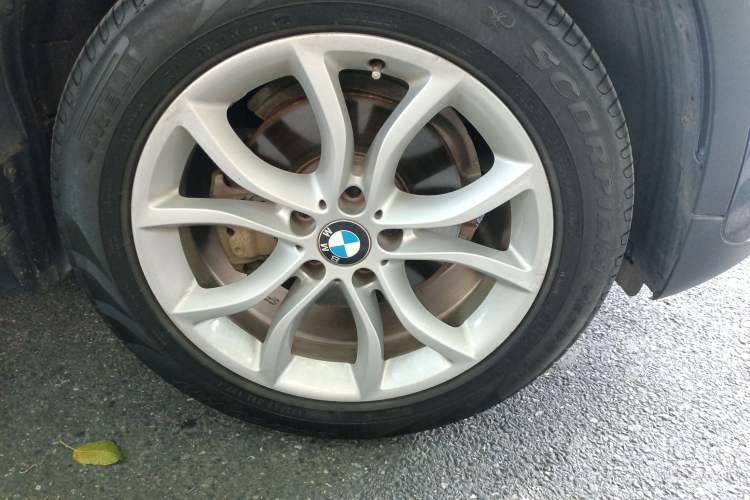 Used BMW X6 2017 xDrive28i Right Front Wheel Hub
