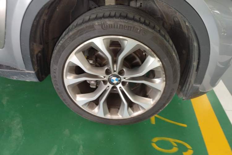 Used BMW X6 2017 xDrive35i U.S. specification Right Front Wheel Hub