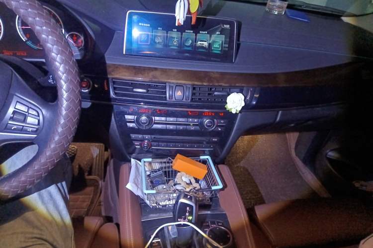 Used BMW X6 2017 xDrive28i Audio And AC Panel