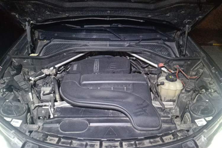 Used BMW X6 2017 xDrive28i Engine Bay