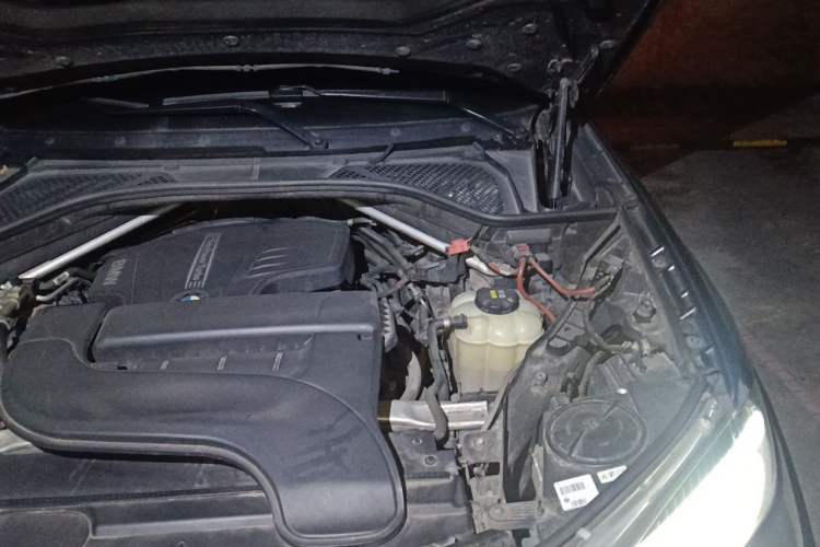 Used BMW X6 2017 xDrive28i Engine Bay Left