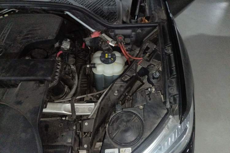 Used BMW X6 2017 xDrive28i Engine Bay Left