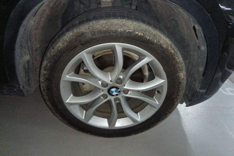 Used BMW X6 2017 xDrive28i Right Front Wheel Hub