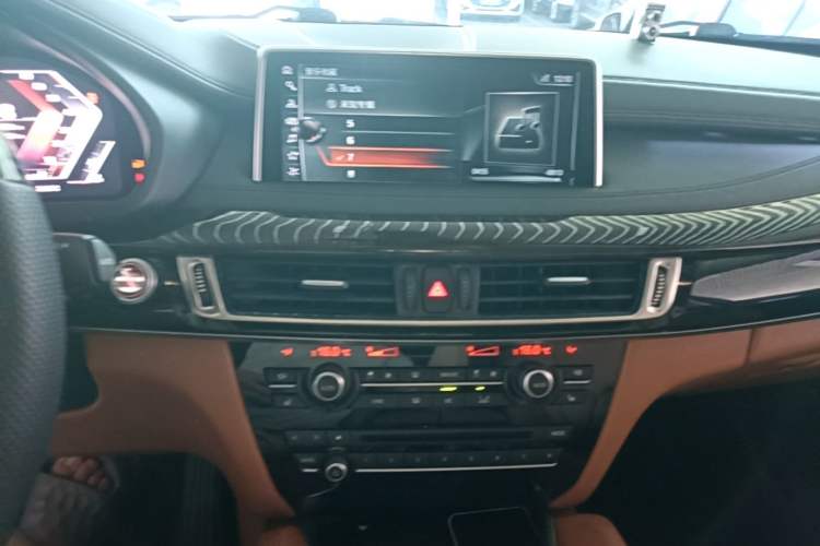 Used BMW X6 2017 xDrive28i Audio And AC Panel