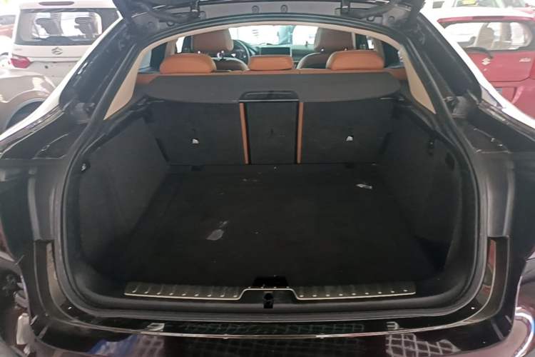 Used BMW X6 2017 xDrive28i Trunk