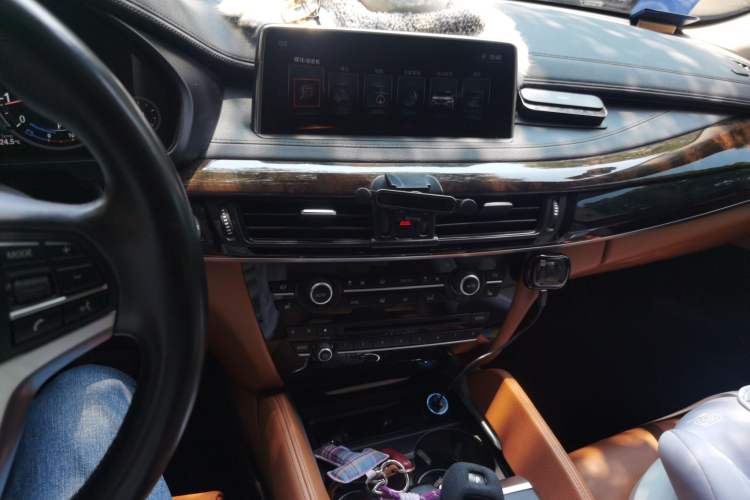 Used BMW X6 2017 xDrive28i Audio And AC Panel