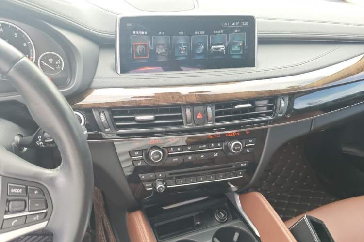 Used BMW X6 2017 xDrive28i Audio And AC Panel