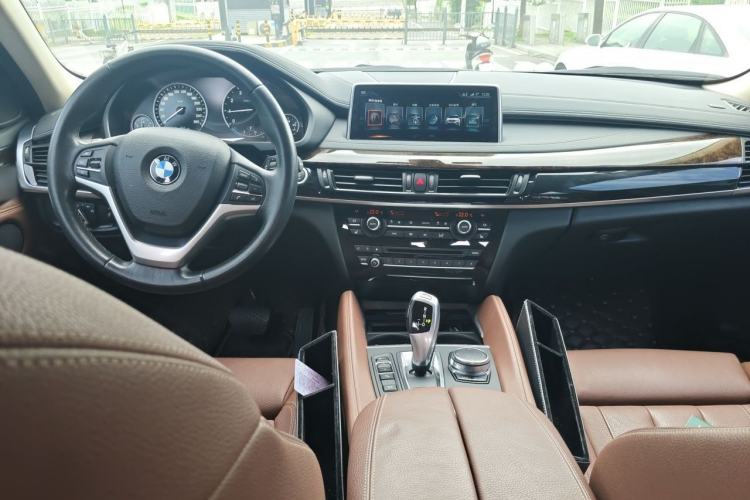 Used BMW X6 2017 xDrive28i Center Console