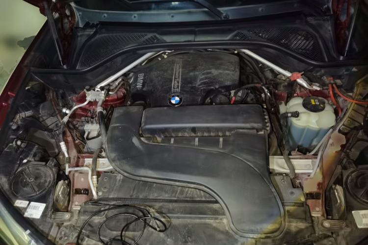 Used BMW X6 2017 xDrive28i Engine Bay