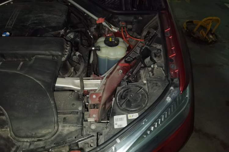 Used BMW X6 2017 xDrive28i Engine Bay Left