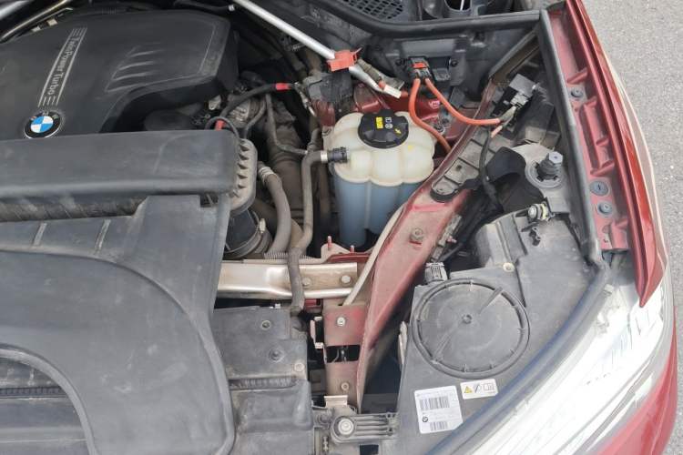 Used BMW X6 2017 xDrive28i Engine Bay Left