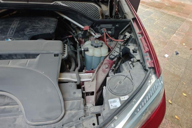 Used BMW X6 2017 xDrive28i Engine Bay Left