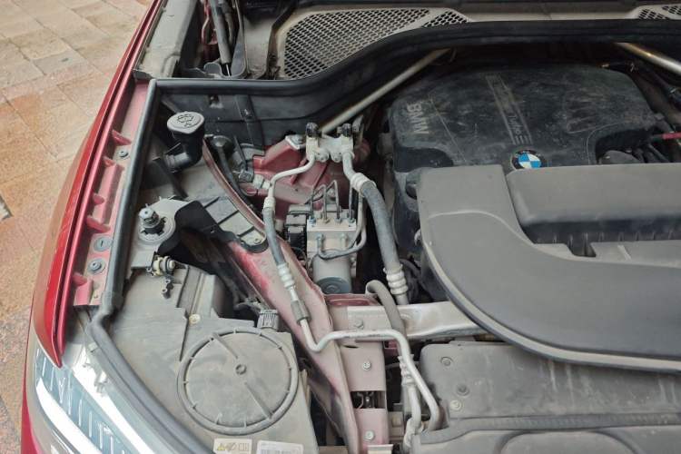 Used BMW X6 2017 xDrive28i Engine Bay Right