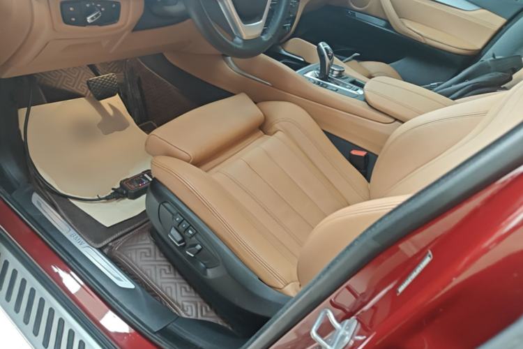 Used BMW X6 2017 xDrive35i M Sport Middle East Left Front Seat