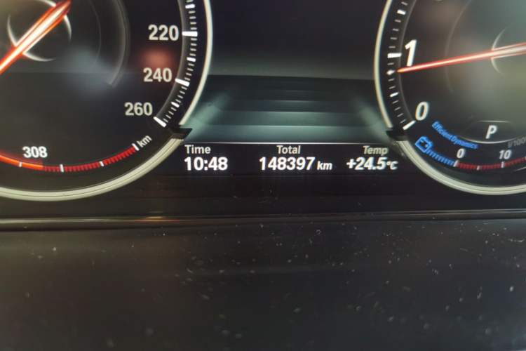 Used BMW X6 2017 xDrive28i Odometer Close Up