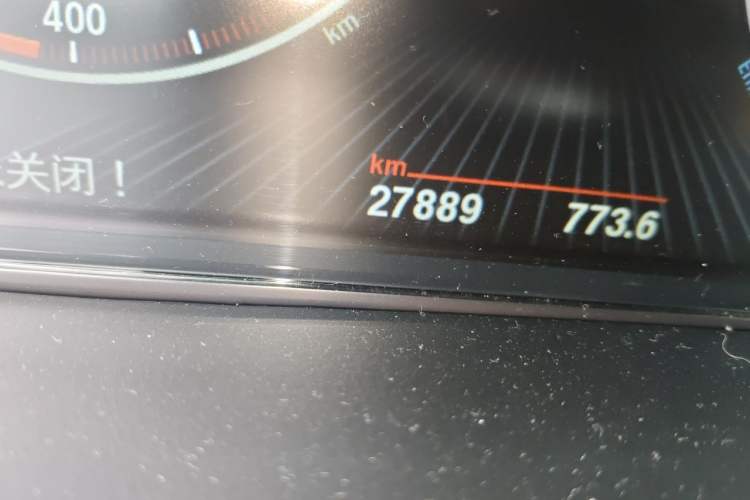 Used BMW X6 2017 xDrive28i Odometer Close Up