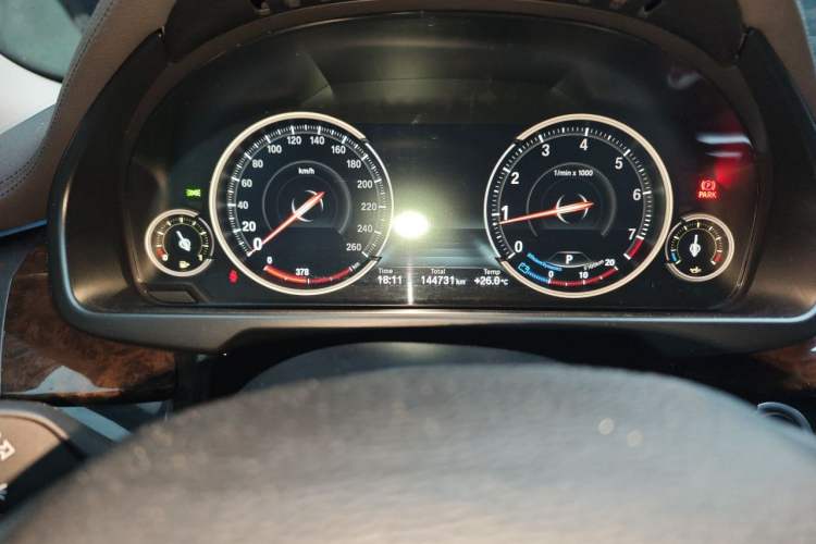 Used BMW X6 2017 xDrive28i Odometer Close Up