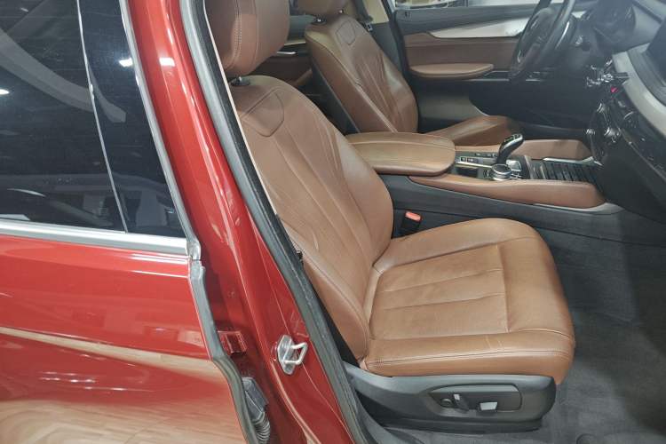 Used BMW X6 2017 xDrive35i Leading Model Right Front Seat