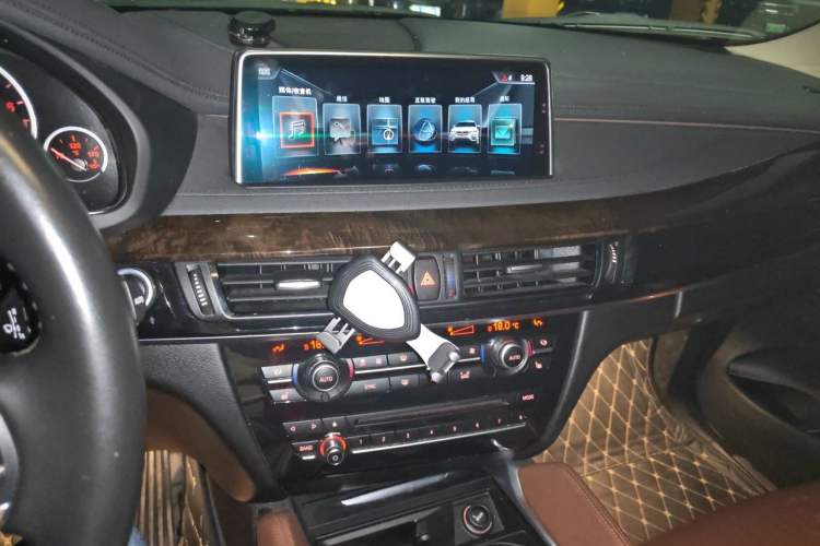 Used BMW X6 2017 xDrive28i Audio And AC Panel