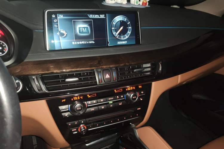 Used BMW X6 2017 xDrive28i Audio And AC Panel