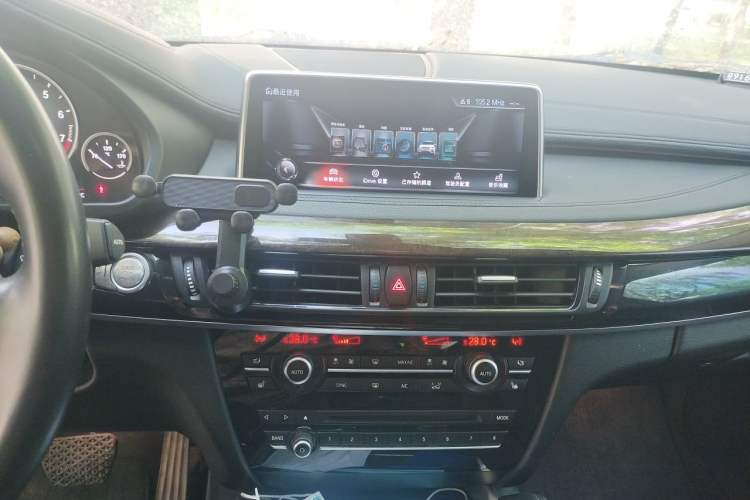 Used BMW X6 2017 xDrive28i Audio And AC Panel