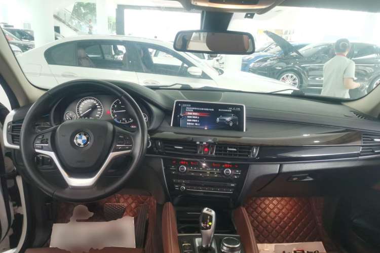 Used BMW X6 2017 xDrive28i Center Console