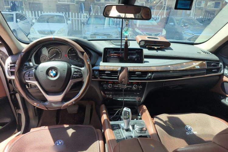 Used BMW X6 2017 xDrive28i Center Console