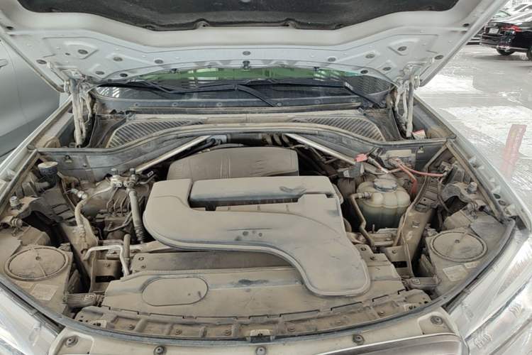 Used BMW X6 2017 xDrive28i Engine Bay