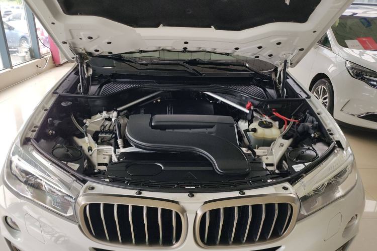 Used BMW X6 2017 xDrive28i Engine Bay