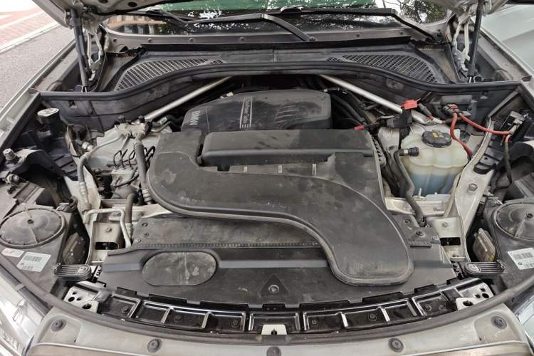Used BMW X6 2017 xDrive28i Engine Bay