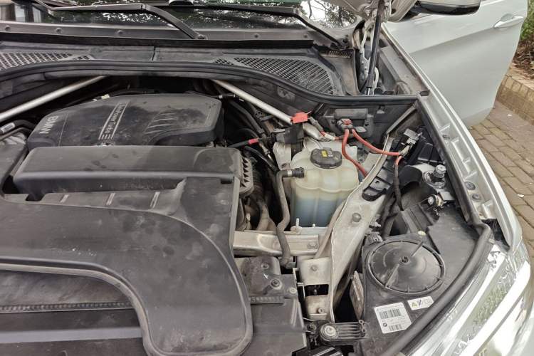 Used BMW X6 2017 xDrive28i Engine Bay Left