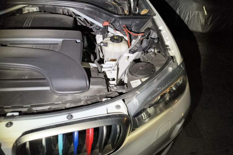 Used BMW X6 2017 xDrive28i Engine Bay Left