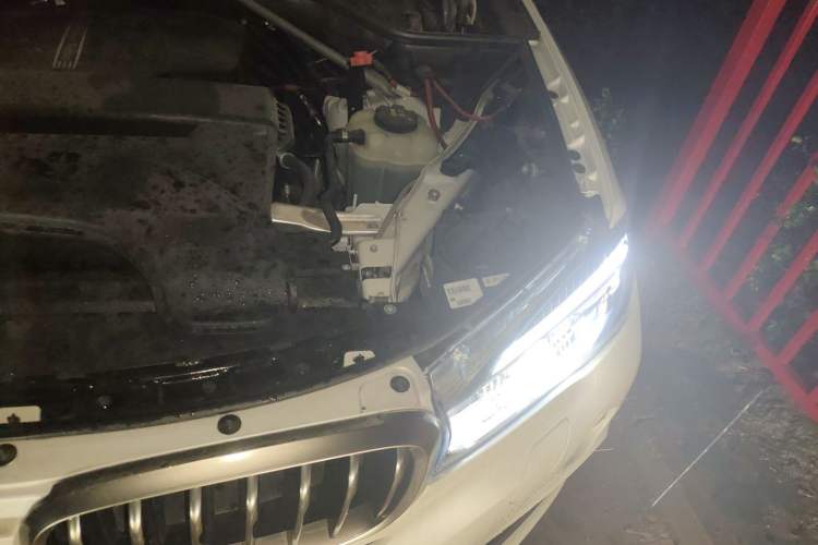 Used BMW X6 2017 xDrive28i Engine Bay Left