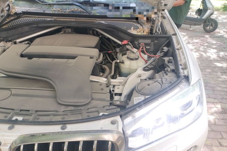 Used BMW X6 2017 xDrive28i Engine Bay Left