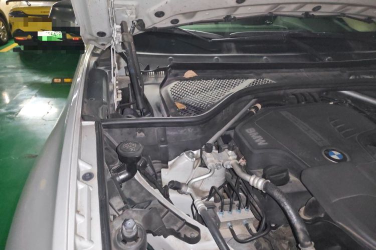 Used BMW X6 2017 xDrive28i Engine Bay Right