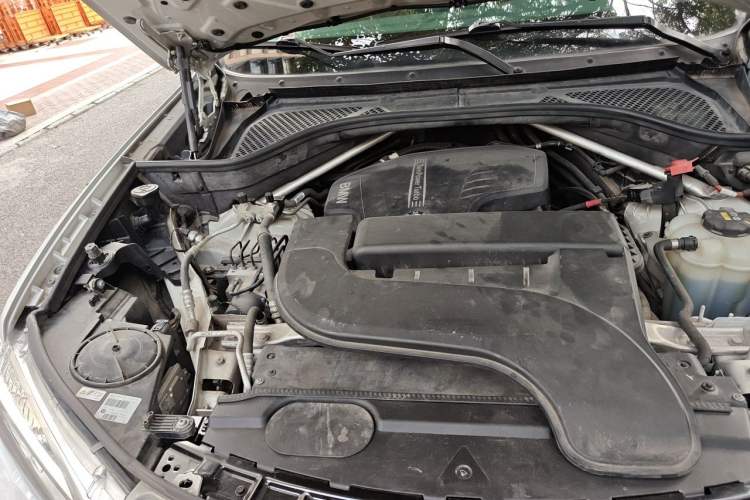 Used BMW X6 2017 xDrive28i Engine Bay Right