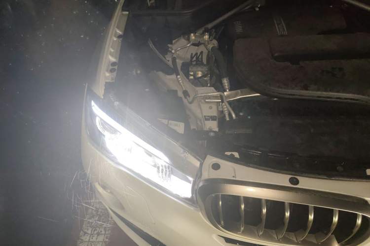 Used BMW X6 2017 xDrive28i Engine Bay Right