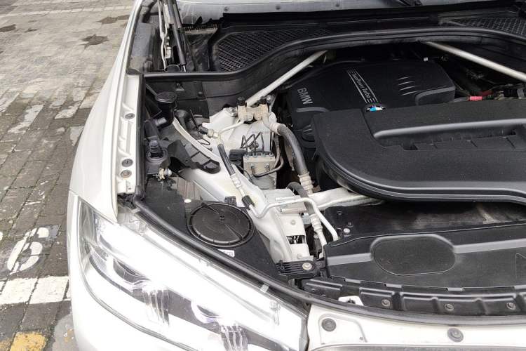 Used BMW X6 2017 xDrive28i Engine Bay Right