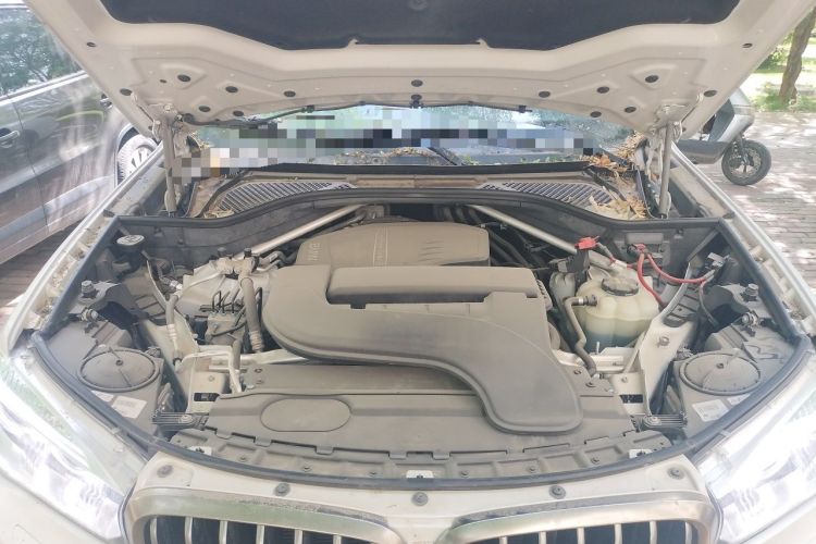 Used BMW X6 2017 xDrive28i Engine Bay