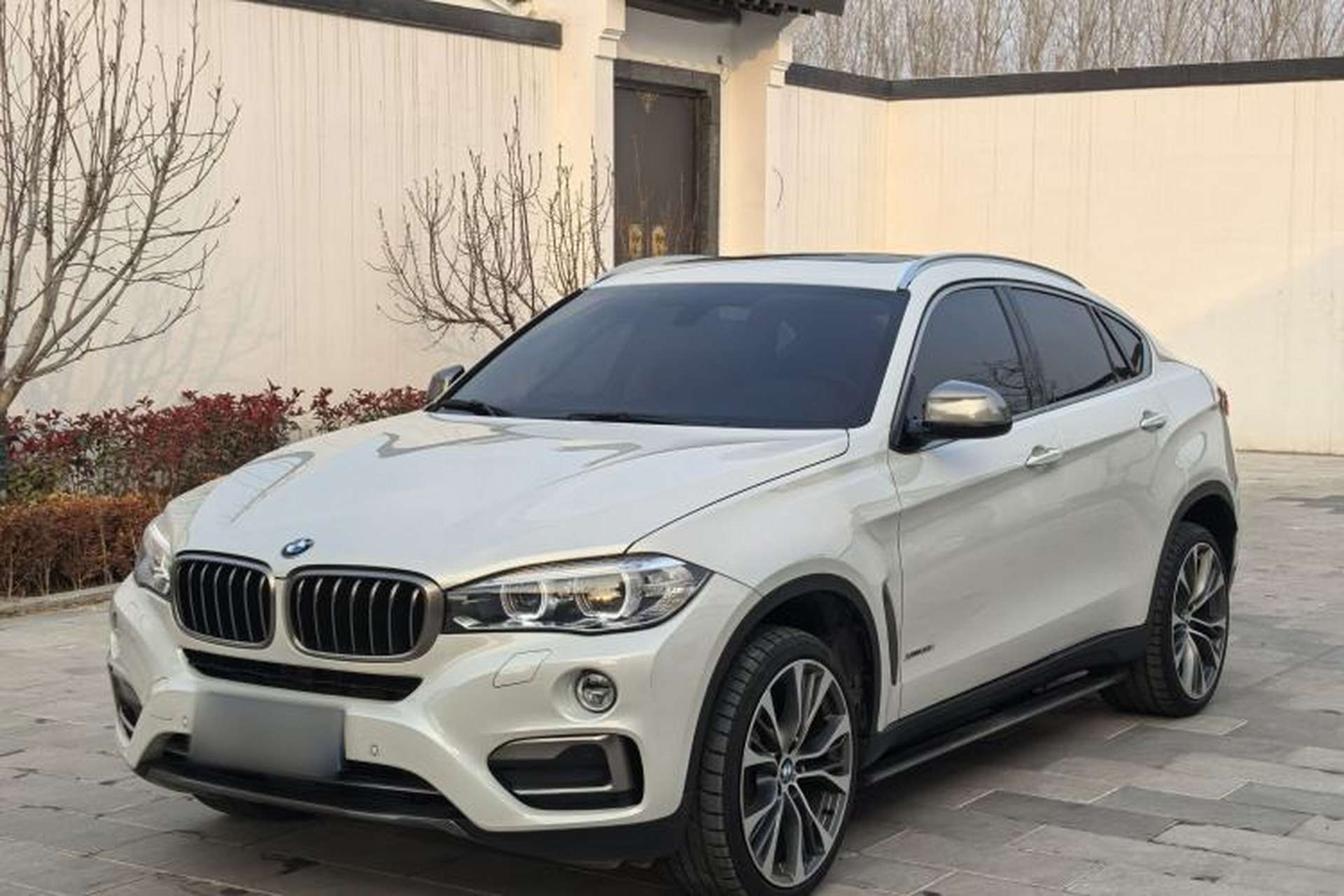 Used BMW X6 2017 xDrive35i Leading Model Front Left 45 Deg