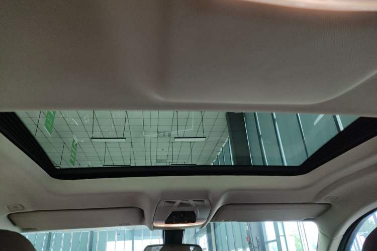 Used BMW X6 2017 xDrive28i Headliner