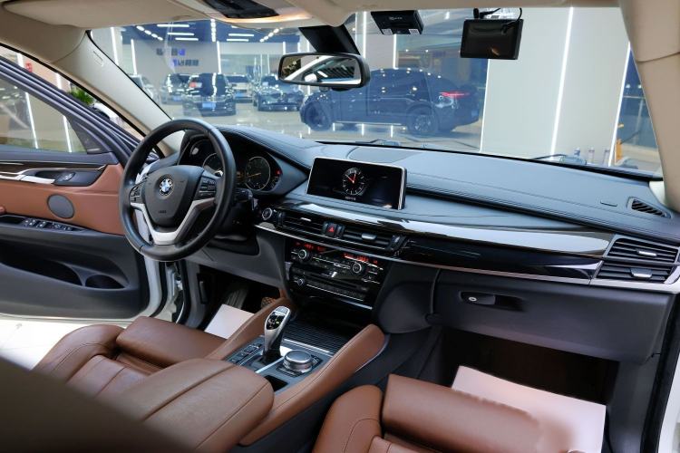 Used BMW X6 2017 xDrive35i Luxury Edition Interior 4